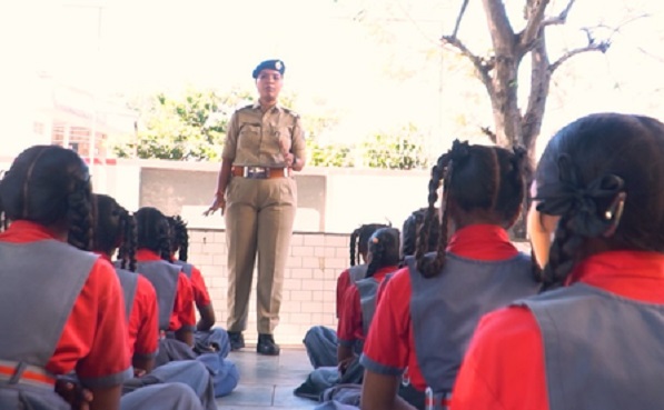 किशोरियों के सशक्तीकरण में कारगर साबित हो रहा है गुजरात सरकार का सक्षम युविका प्रोजेक्ट 
