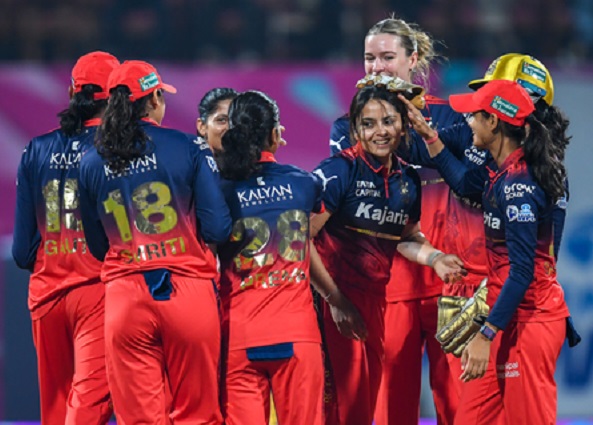 यह सपनों सरीखा डेब्यू है, मैं शुरू से आरसीबी फैन रही हूं : सयाली सतघरे