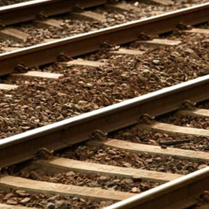 मुंबई: चलती ट्रेन से गिरने से 3 की मौत, कई घायल