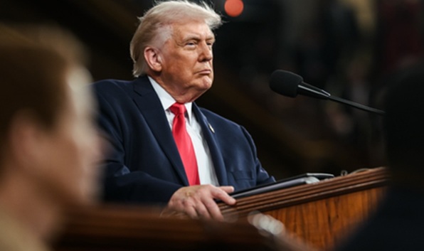 ईरान में सीमित संख्या में अमेरिकी सैनिक भेजने पर विचार कर रहे ट्रंप  
