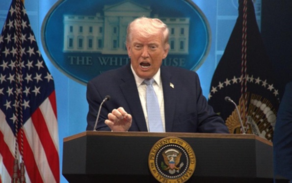 ट्रंप ने ईरान के पुनर्निर्माण में अमेरिका की भूमिका का दिया संकेत 
