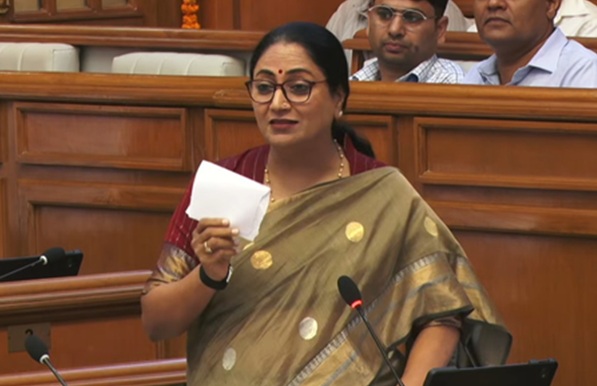 दिल्ली विधानसभा में सीएम रेखा गुप्ता के आरोपों पर घमासान, भाजपा विधायकों ने कार्रवाई की मांग की