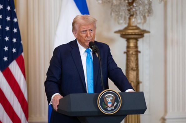 अमेरिका ने पेटेंट वाली दवाओं पर लगाया 100 प्रतिशत टैरिफ 
