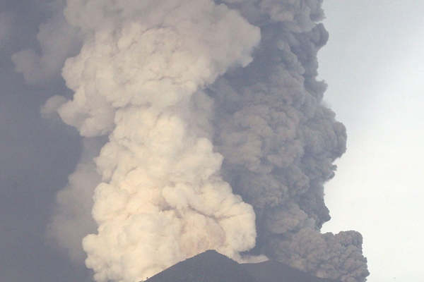 इंडोनेशिया में ज्वालामुखी भडक़ा