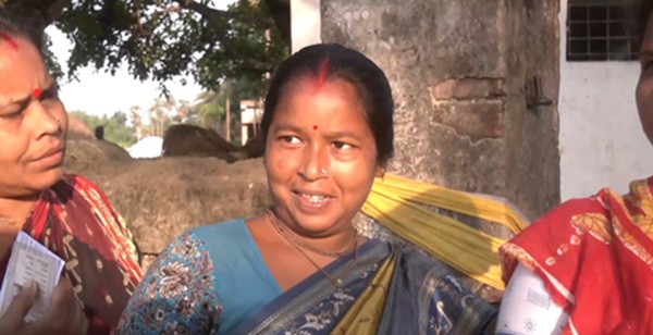 पश्चिम बंगाल चुनाव : दक्षिण 24 परगना जिले में 15 बूथों पर दोबारा वोटिंग, कतारों में खड़े नजर आए मतदाता
