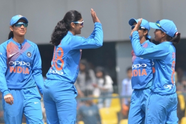 महिला क्रिकेट : पहले वनडे में भारत ने 8 विकेट से जीत दर्ज की