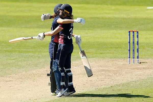 महिला विश्व कप : इंग्लैंड ने श्रीलंका को 7 विकेट से दी मात