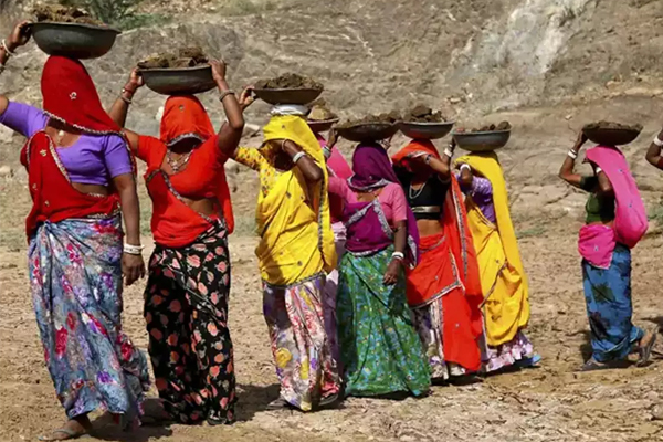 मनरेगा बना ग्रामीणों का सहारा, सात लाख नए लोगों को मिला रोजगार