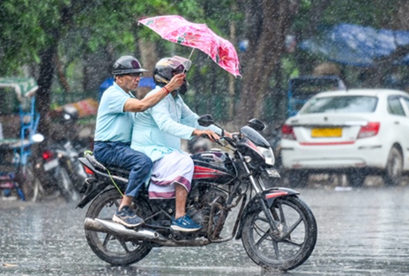 NCR में 3 और 4 मई को येलो अलर्ट जारी, बारिश और तेज हवाओं से मिलेगी गर्मी में राहत 