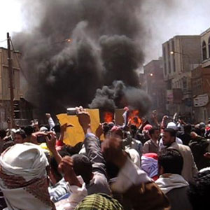 यमन : आत्मघाती हमले में 96 सैनिक मरे, 300 घायल