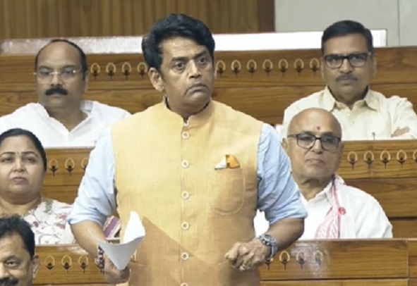 हां, हम पत्नी के पैर छूते हैं, लोकसभा में रवि किशन ने विपक्षियों को दी खास सलाह