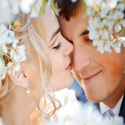 सुखी विवाहित जीवन के लिए 5 रोमांटिक टच 