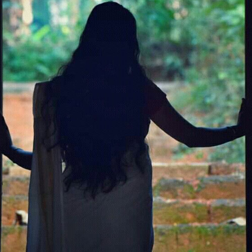 Astro Tips: जिन महिलाओं में होते हैं ये गुण घर को बना देती है स्वर्ग