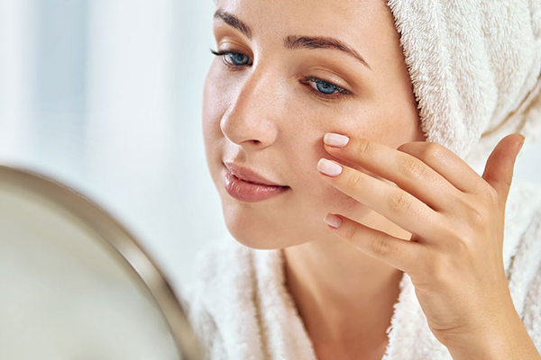 Beauty Tips: चेहरे पर नुकसानदायक हो सकता है ब्लीच, चल जाएगा ग्लो