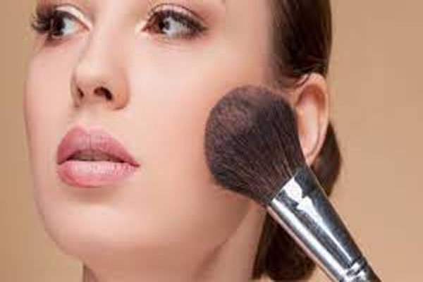 Beauty Tips: गर्मियों में बेस्ट है मेकअप का यह टाइप, महिलाओं को आ रहा है पसंद