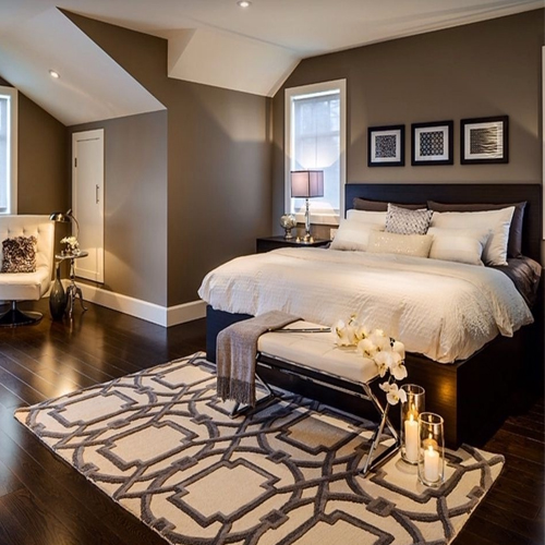 मैरिड कपल कुछ यूं संवरें अपना बेडरूम