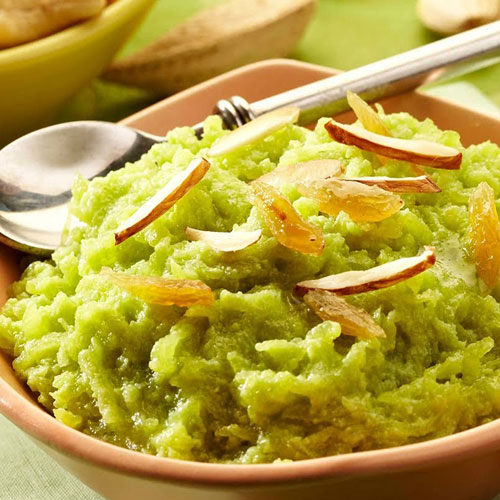 सर्दियों में लोगों को खूब पसंद आता है लौकी का हलवा, इस आसान विधि से करें तैयार