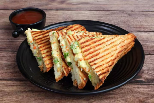 Breakfast Recipe: बच्चों को ब्रेकफास्ट में झटपट बनाकर खिलाएं ये चीजें, जानिए तरीका