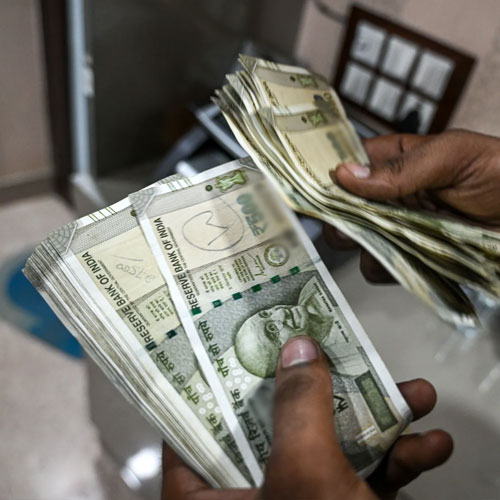 रविवार के दिन इन उपाय को करने से नहीं होगी पैसों की कमी, हमेशा रहेंगे धनवान