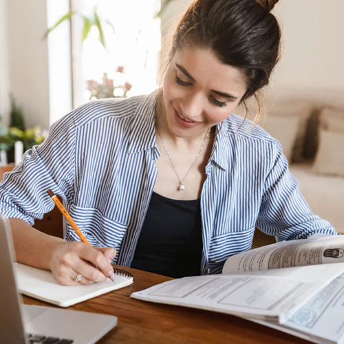 Career Tips: इन तरीकों से पढ़ाई में बढ़ाएं अपना फोकस, बन जाएगा करियर 