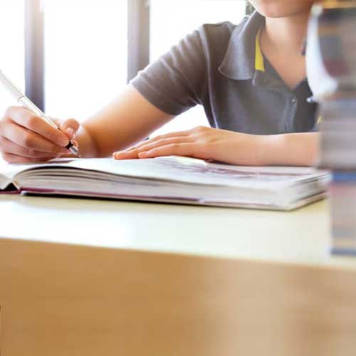 Career Tips: पढ़ाई के साथ-साथ करें सरकारी नौकरी की तैयारी, फॉलो करें ये टिप्स 