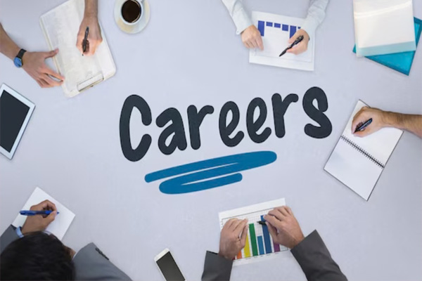 Career Tips: महिलाओं के लिए डिजिटल दुनिया में करियर के बढ़ते अवसरों को समझें