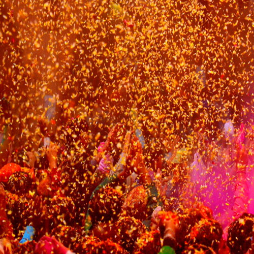 परिवार के साथ भक्तिमय तरीके से खेलें वृंदावन की होली, चर्चित है बांके बिहारी का रंगोत्सव