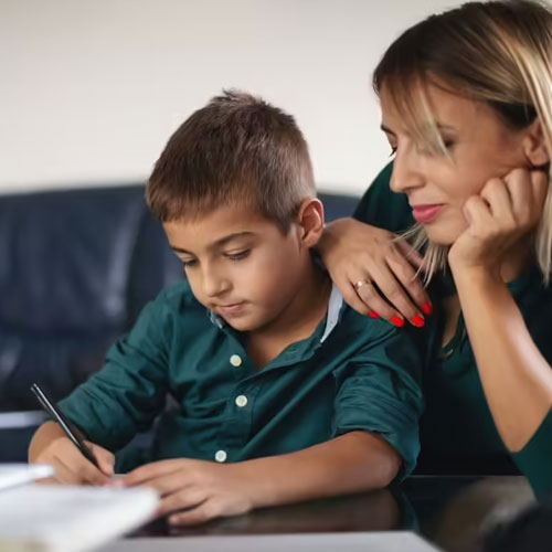 शुरू हो गए हैं बच्चों के एग्जाम, तो पेरेंट्स इस तरह करें बिहेव