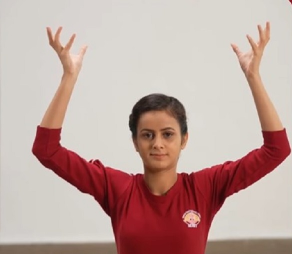 ताली बजाने से मिलेंगे कई लाभ, बच्चे हों या बड़े सभी के लिए फायदेमंद फ्लावर क्लैप
