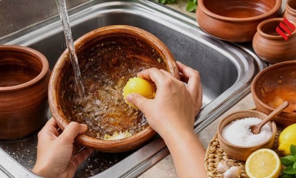 सालों तक नए जैसे चमकेंगे मिट्टी के बर्तन, मास्टरशेफ ने बताया बिना साबुन सफाई का अनोखा तरीका