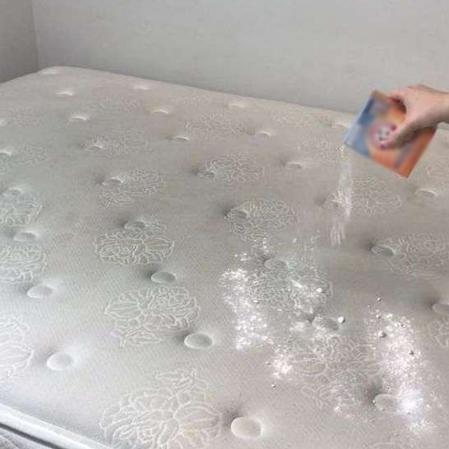 पुराना बदबूदार गद्दा इस तरह करें साफ, न करें फिजूल खर्च