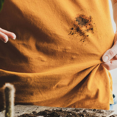 Cleaning Tips: स्वेटर में जम गई है गंदगी, तो इस तरह करें क्लीन