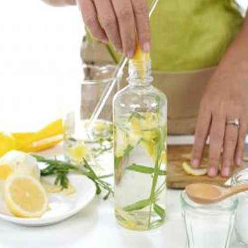 Cleaning Tips: नींबू से बना सकते है क्लीनिंग लिक्विड, मिनटों में साफ हो जाएगी गंदगी