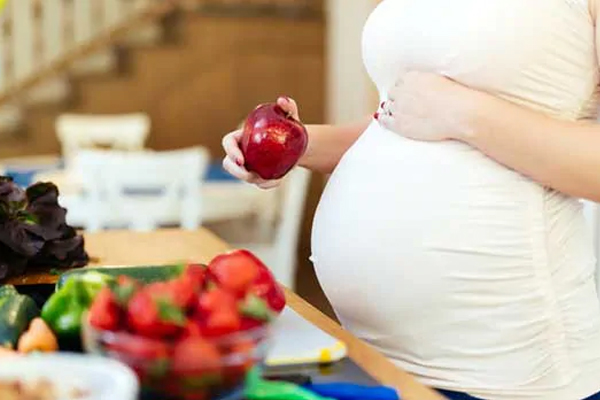 पौष्टिक आहार लेने से गर्भवतियों से दूर रहेगा कोरोना