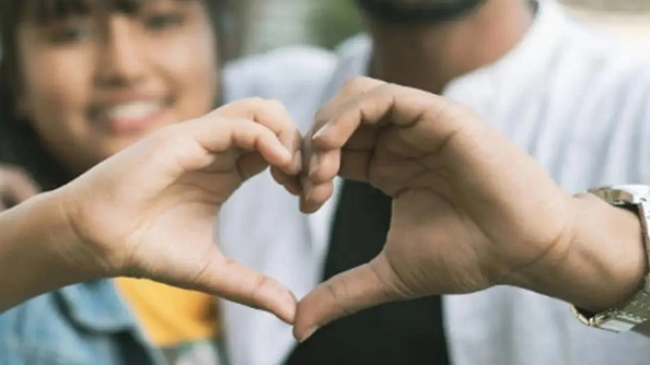 Gen Z और मिलेनियल्स के बीच बढ़ रहा है क्रॉस-जेनरेशनल डेटिंग का चलन: सर्वे में सामने आए दिलचस्प पहलू