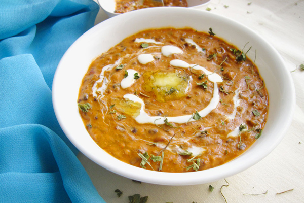 Dal makhani Recipe : घर पर ऐसे बनाएं दाल मखनी