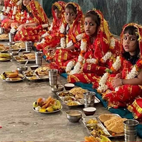 कन्या पूजन में कंजकों को न दें ये चीजें, जानिए नियम