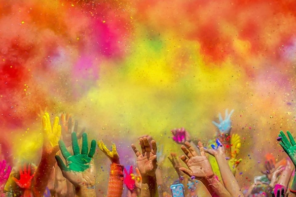 Holi 2020 : रंगों के बीच इन बातों का रखें ध्यान