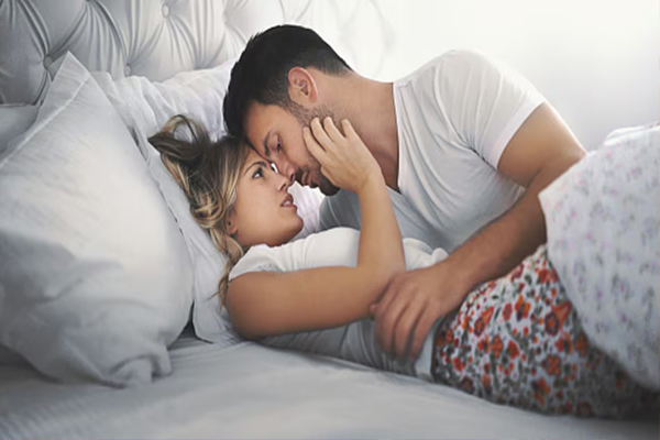 पति-पत्नी के बीच मजबूत बॉन्डिंग के लिए रोज करें ये छोटे-छोटे काम