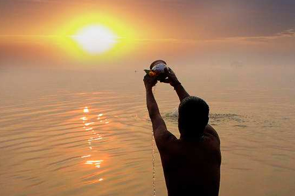 रविवार के दिन करें ये आसान उपाय, मान्यता है कि जीवन में आती है सुख-समृद्धि