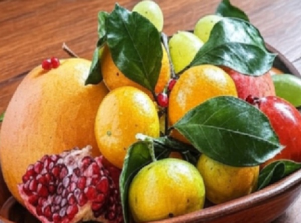 क्या आप कभी भी फल खा लेते हैं, आयुर्वेद से जानिए सही नियम
