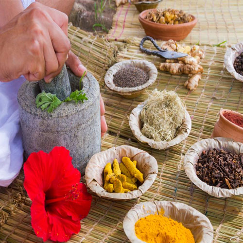 क्या बीमारियों को ठीक करने में धीमा असर करता है आयुर्वेद! जानें सच और मिथक