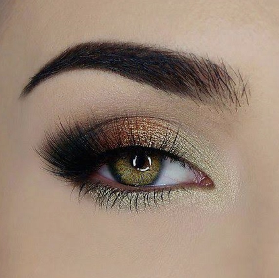 मेकअप किट में रखी पुरानी आई शैडो को फेंकने की भूल न करें, इन 5 जादुई हैक्स से बढ़ाएं अपनी खूबसूरती
