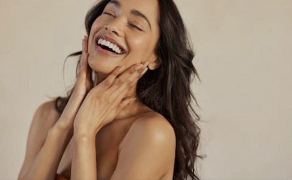 ग्लोइंग स्किन की चाहत कहीं पड़ न जाए भारी : आपकी ये 3 आदतें छीन रही हैं चेहरे का कुदरती निखार