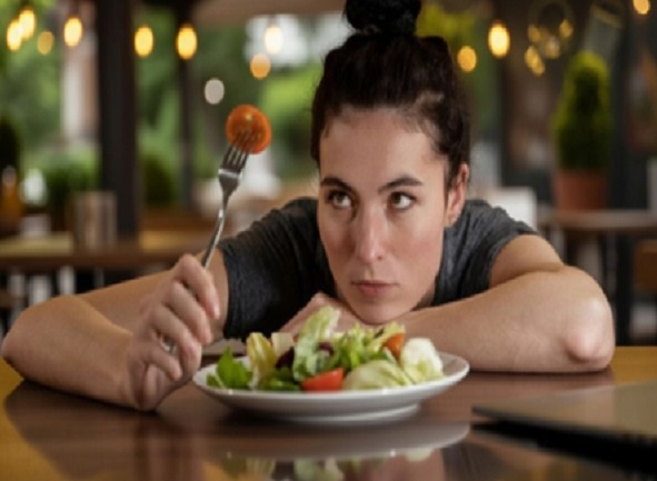 Health Tips :सेहत के लिए हानिकारक आधी रात में भोजन करना, मोटापा-तनाव की बनता है वजह 
