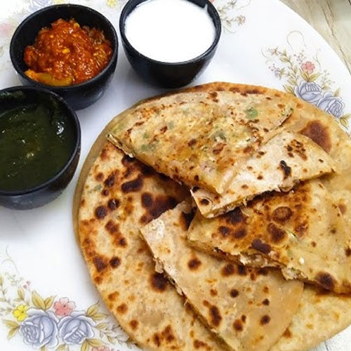 सर्दियों में चाव से खाएं लजीज पनीर पराठा, ये है स्वाद भरी रेसिपी