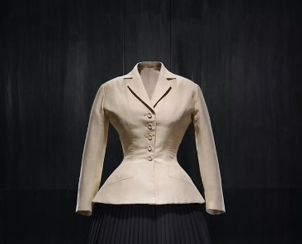 Fashion Funda : महिलाओं के फैशन में न्यू लुक क्रांति, जानिए डियोर ने कैसे बदला नैरेटिव
