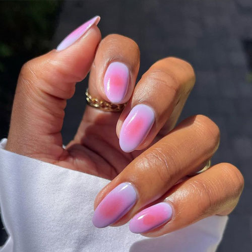 Fashion Tips: सांवले हाथों पर लगाएं इस तरह की नेल पेंट, ये कलर्स है ट्रेडिंग