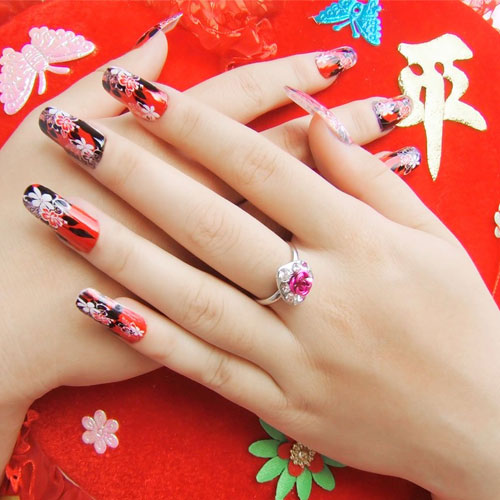 Nail art नाखूनों का फैशन Trends  