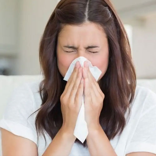 बार-बार छींक आना सर्दी नहीं एलर्जी का है संकेत, जानें कारण और बचाव का तरीका